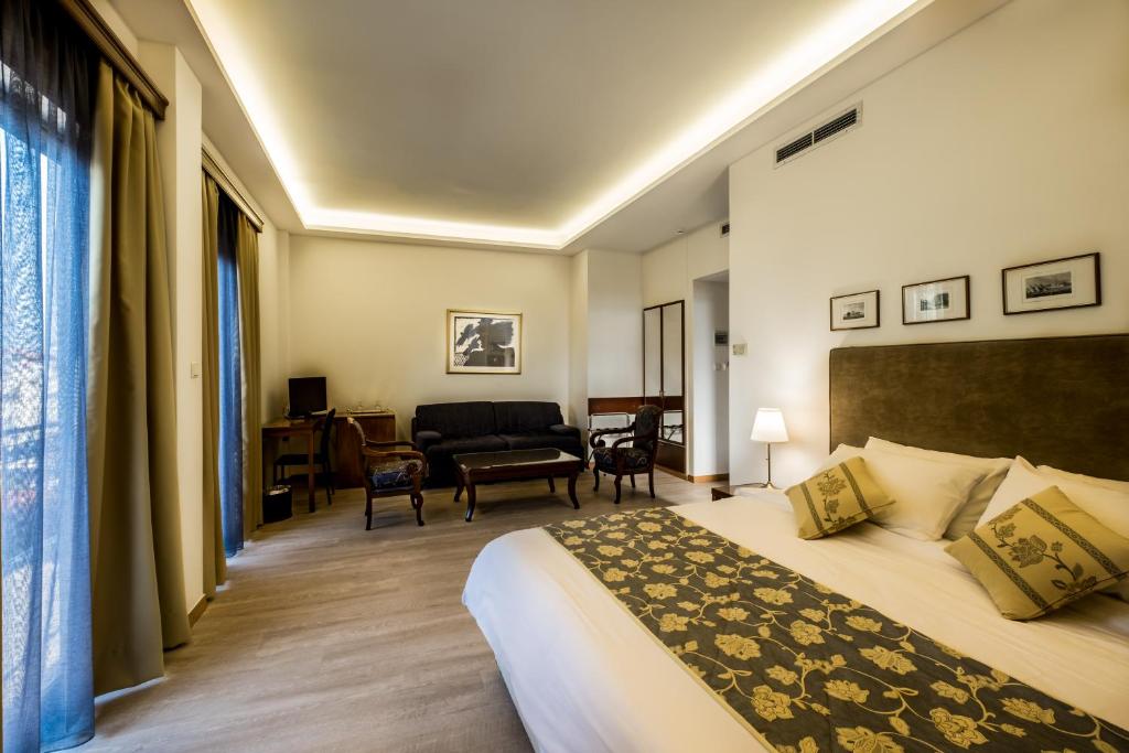 Postel nebo postele na pokoji v ubytování Rex Hotel