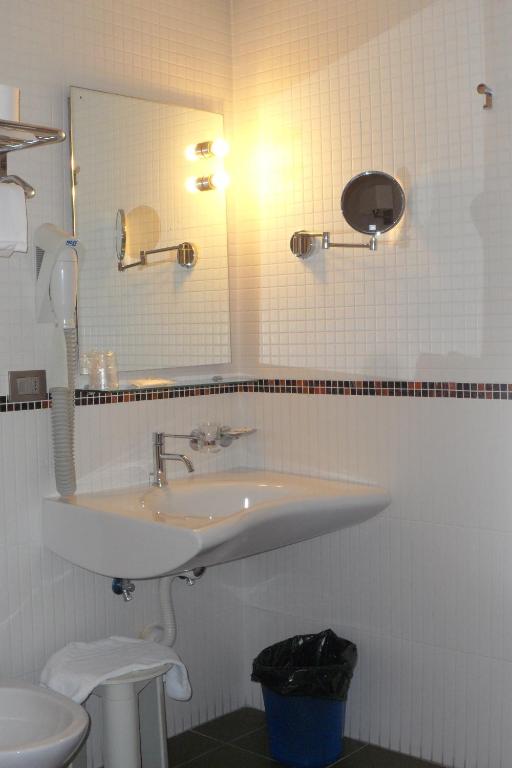 Koupelna v ubytování Hotel Eden