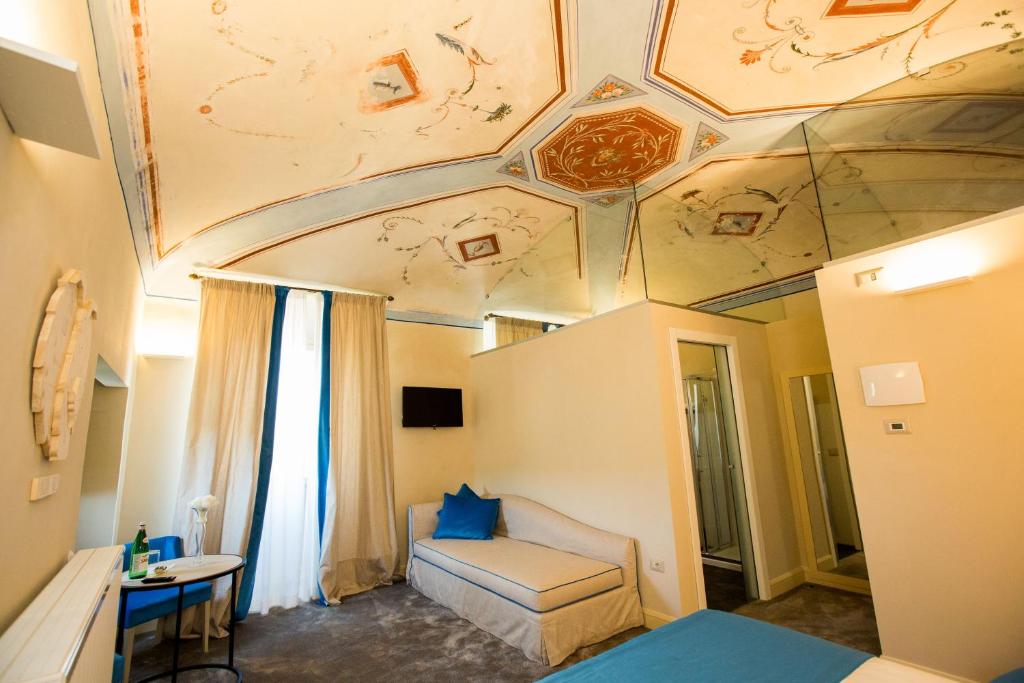 TV a/nebo společenská místnost v ubytování Palazzo Franceschini