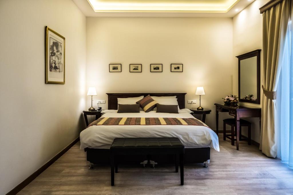 Postel nebo postele na pokoji v ubytování Rex Hotel