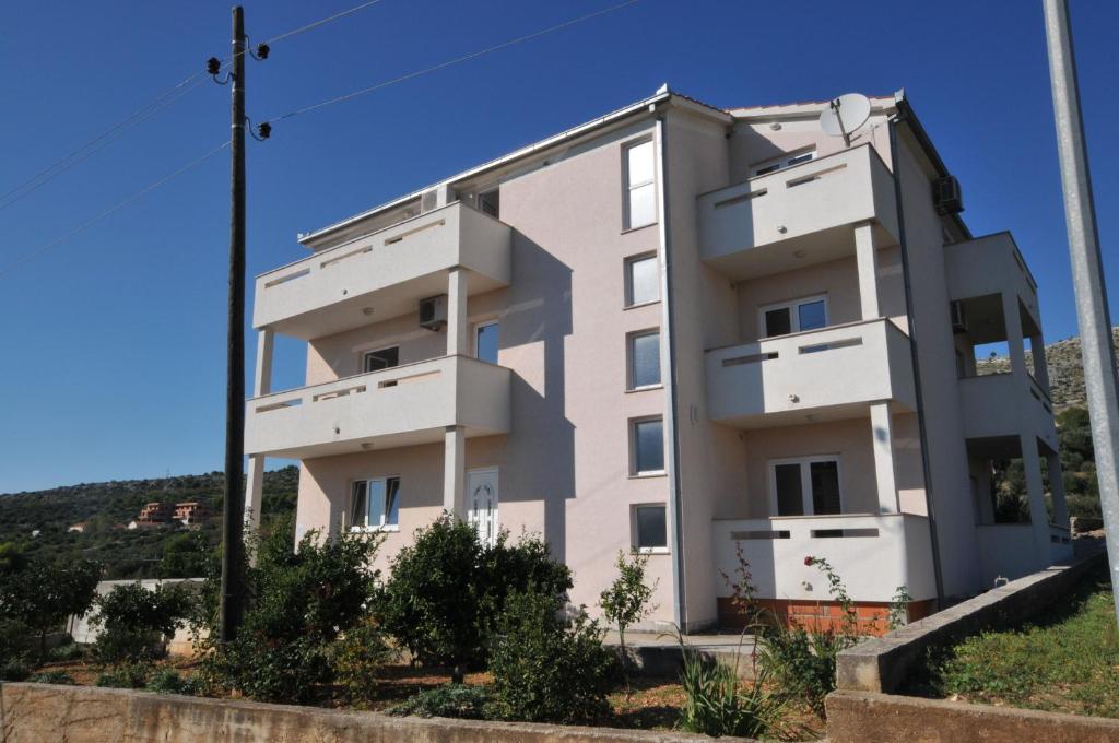 Budova, v ktorej sa apartmán nachádza