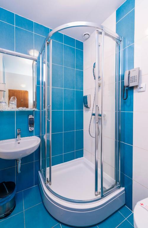 Koupelna v ubytování Veliki Garni Hotel