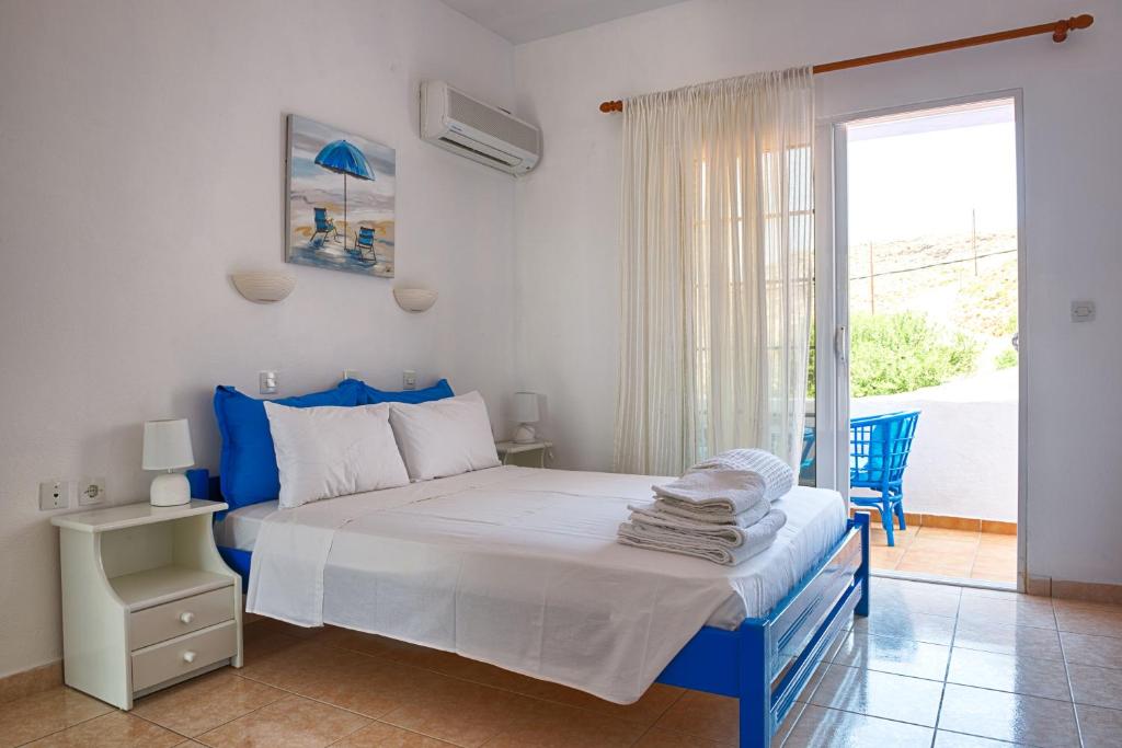 Postel nebo postele na pokoji v ubytování Faros Rooms