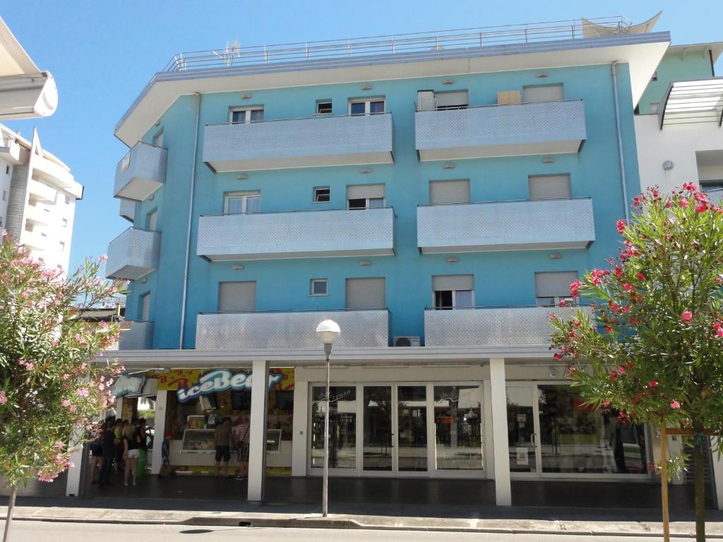 ビビオーネにあるMolent - Appartamentiの青い道の建物