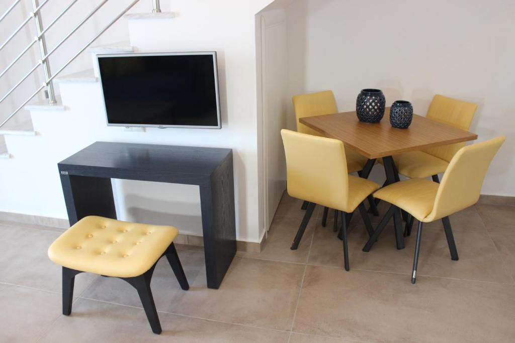 Theros Villas & Suites - 13