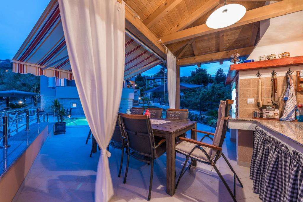 Kuchyň nebo kuchyňský kout v ubytování Apartments Jelavić
