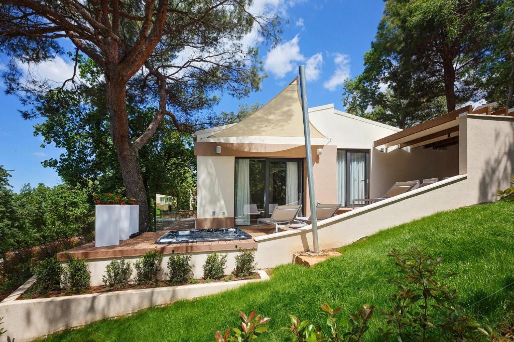 Ein Garten an der Unterkunft Villas Bellevue Plava Laguna
