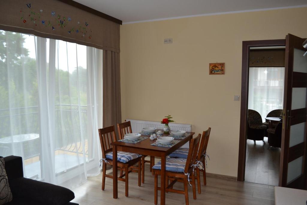 Dom Jastrzębia z basenem i jacuzzi - 16