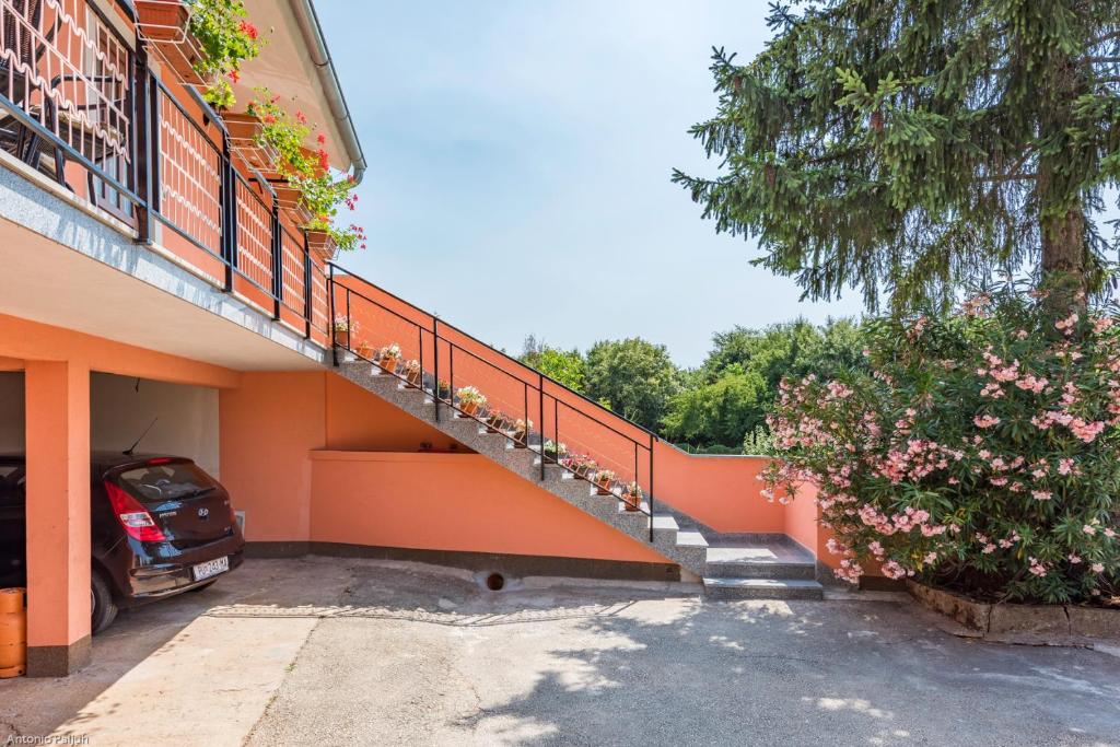 Budynek, w którym mieści się apartament