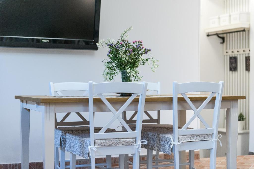 TV a/nebo společenská místnost v ubytování Apartments Jelavić