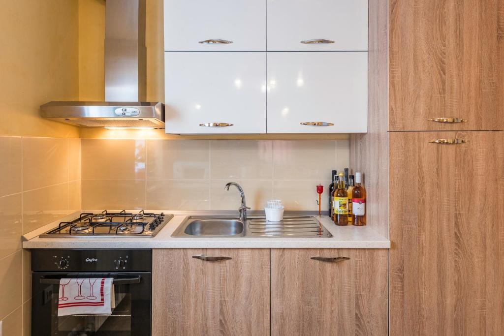 Kuchnia lub aneks kuchenny w obiekcie Apartment Sandi