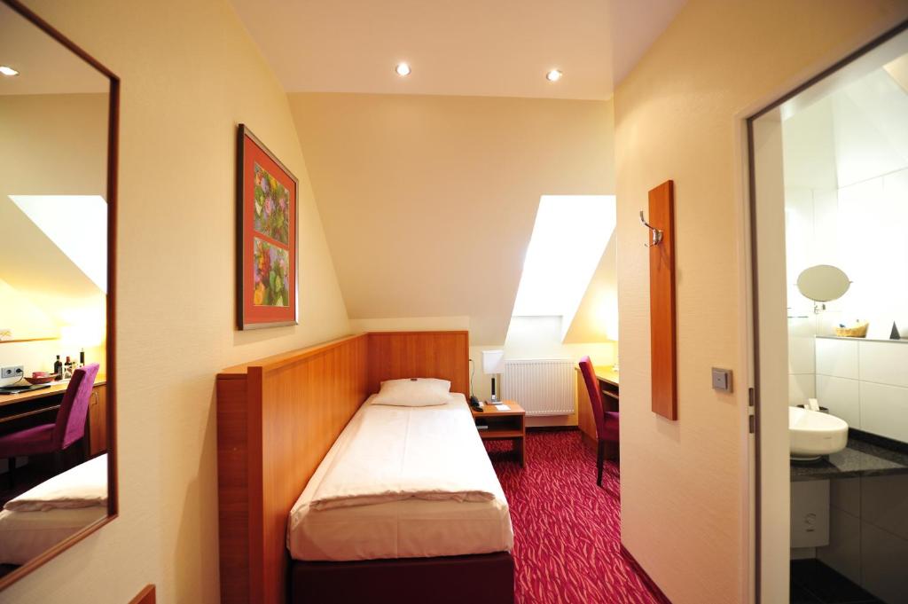 Postel nebo postele na pokoji v ubytování Frühlings-Hotel