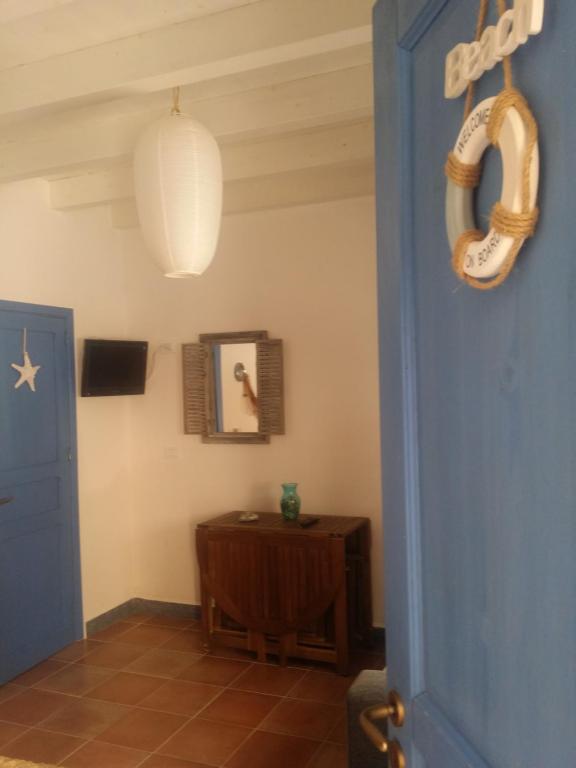 Telewizja i/lub zestaw kina domowego w obiekcie Casetta Dei Pescatori