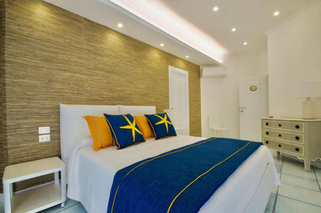 A bed or beds in a room at B&B Maiori Luxury