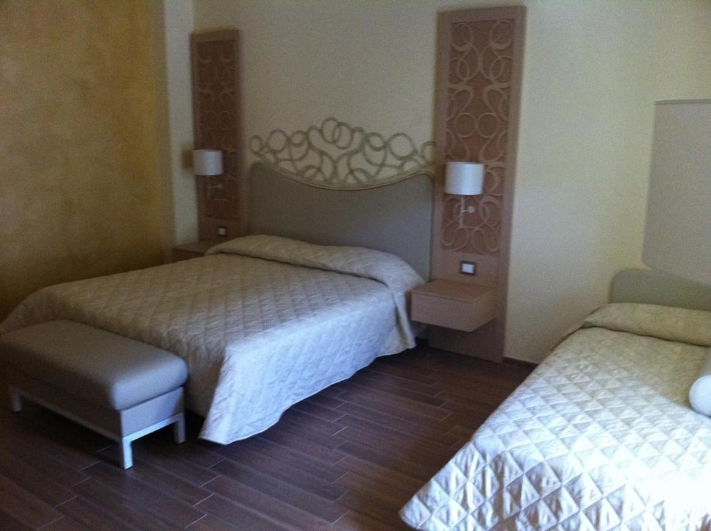 Hotel Duchessa Della Sila - Triple Room