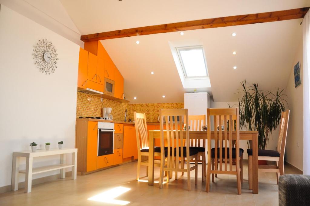 Kuchyňa alebo kuchynka v ubytovaní Rustic Apartment Mariva