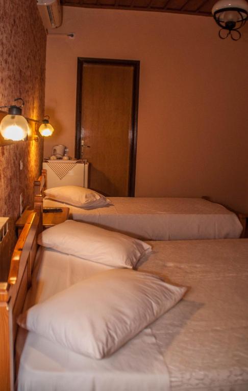 Łóżko lub łóżka w pokoju w obiekcie Christofer's Rooms