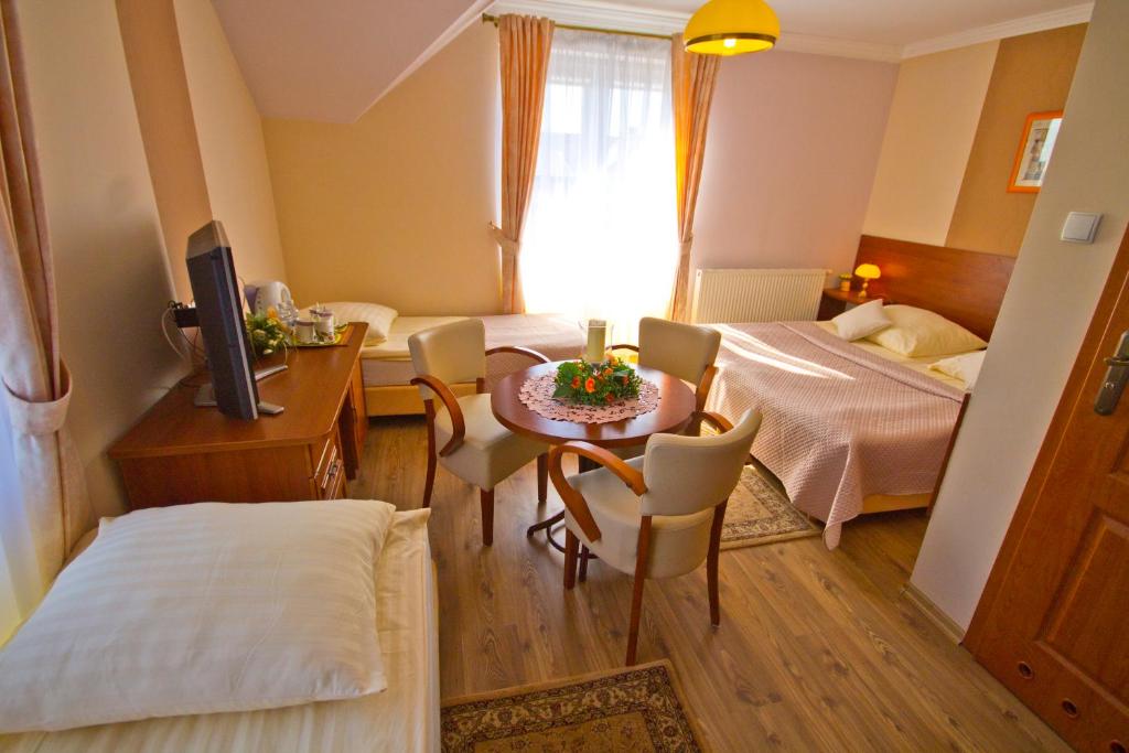 Villa Tropikana - Vierbettzimmer Mit Balkon
