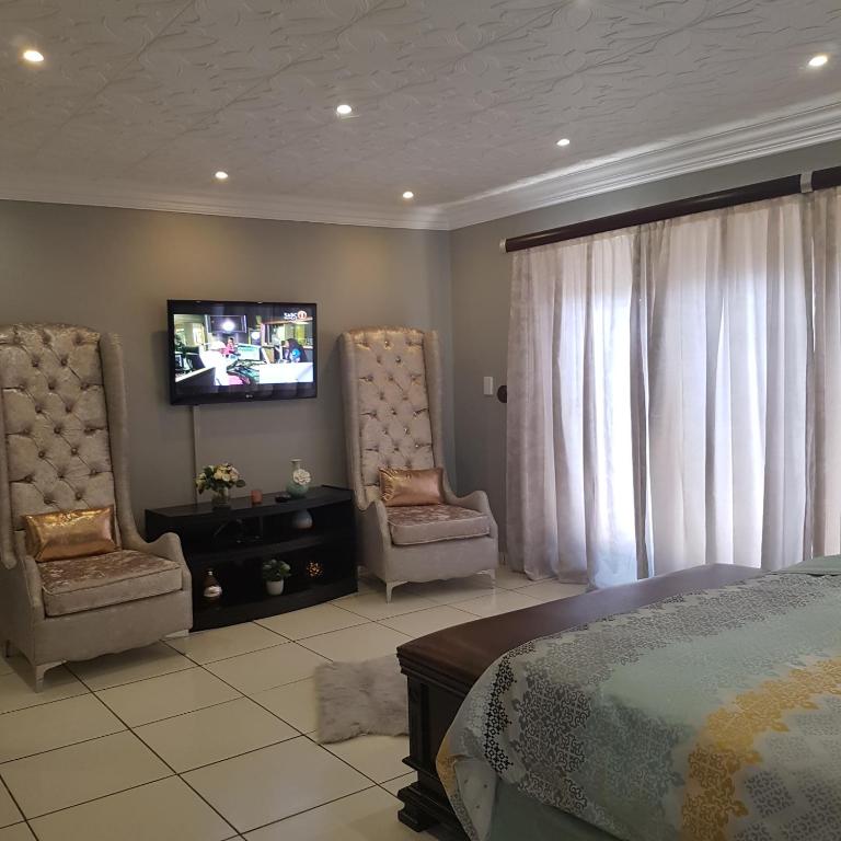 Dinaledi House - Deluxe King Suite