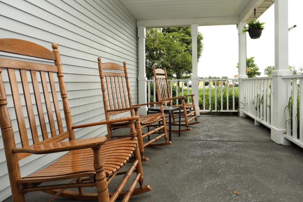 Lancaster Inn & Suites photo