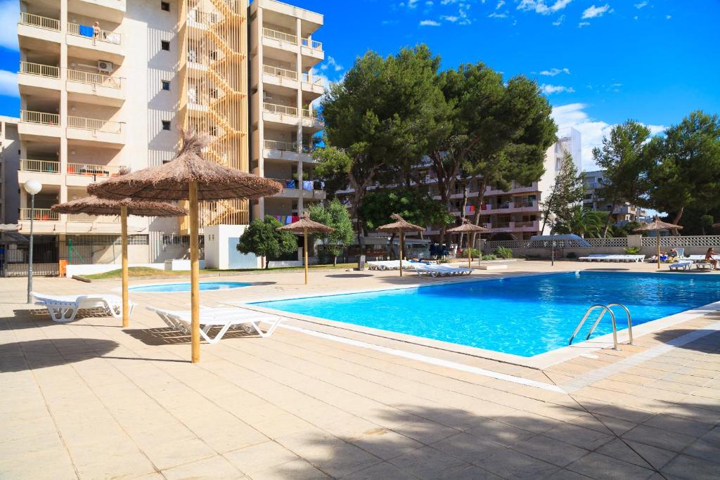 Bazen u ili blizu objekta UHC Salou Pacific Apartments