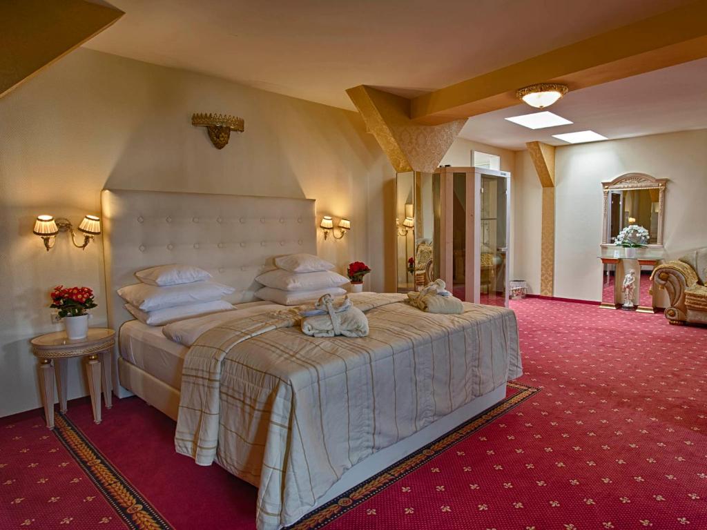 Postel nebo postele na pokoji v ubytování Hotel Augusta Am Kurfürstendamm