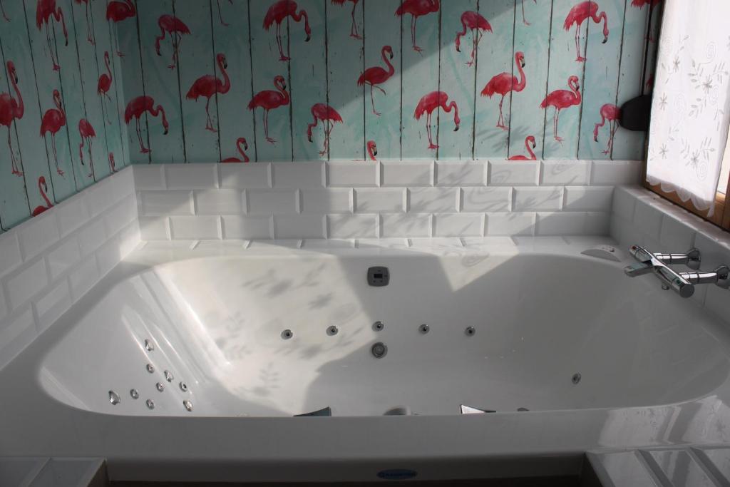 Casa Rural Sierra Salvada - Jacuzzi privado en la habitación en Salmantón