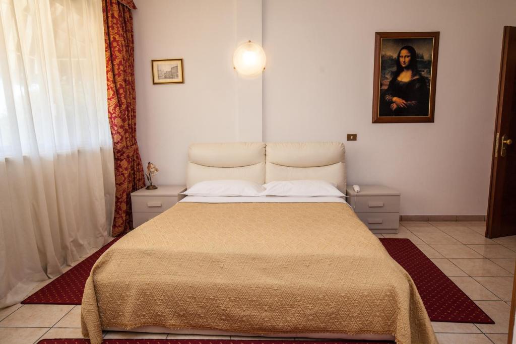 a bedroom with a large bed in a room at Hotel Giulietta e Romeo in Casal Palocco