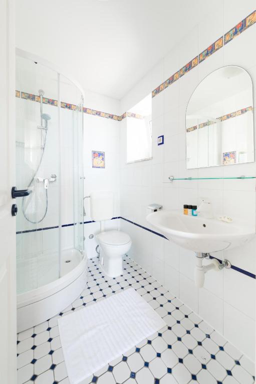 Koupelna v ubytování Riva Rooms
