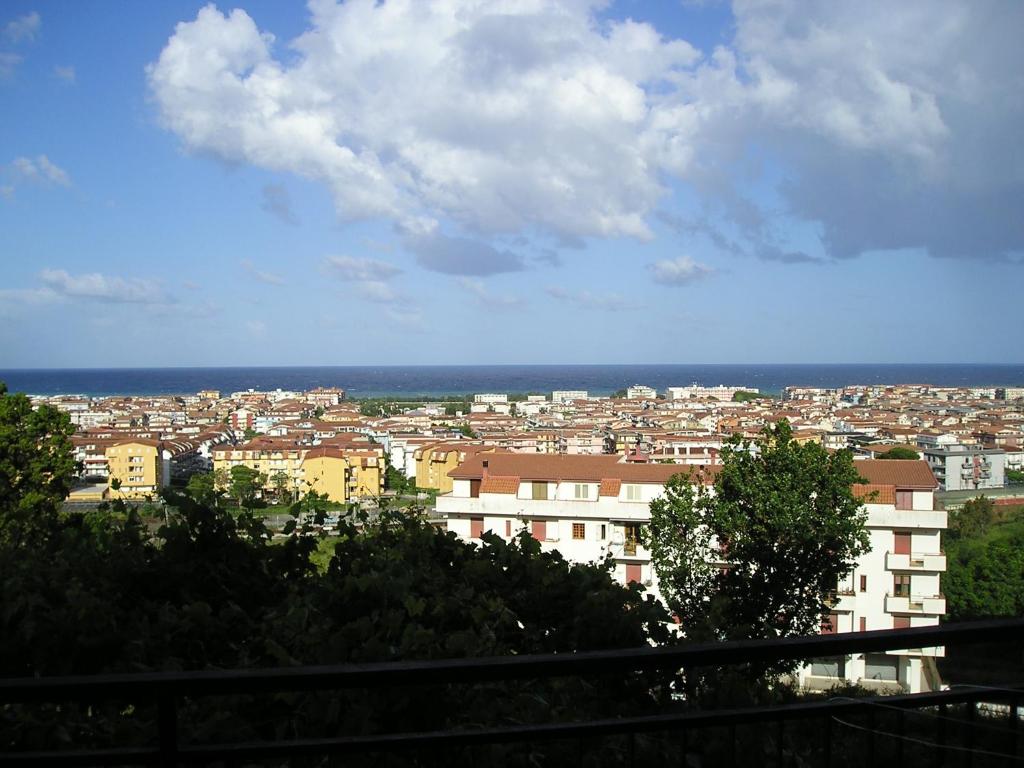 a view of a city with buildings and the ocean at Trilocale a Scalea in Scalea