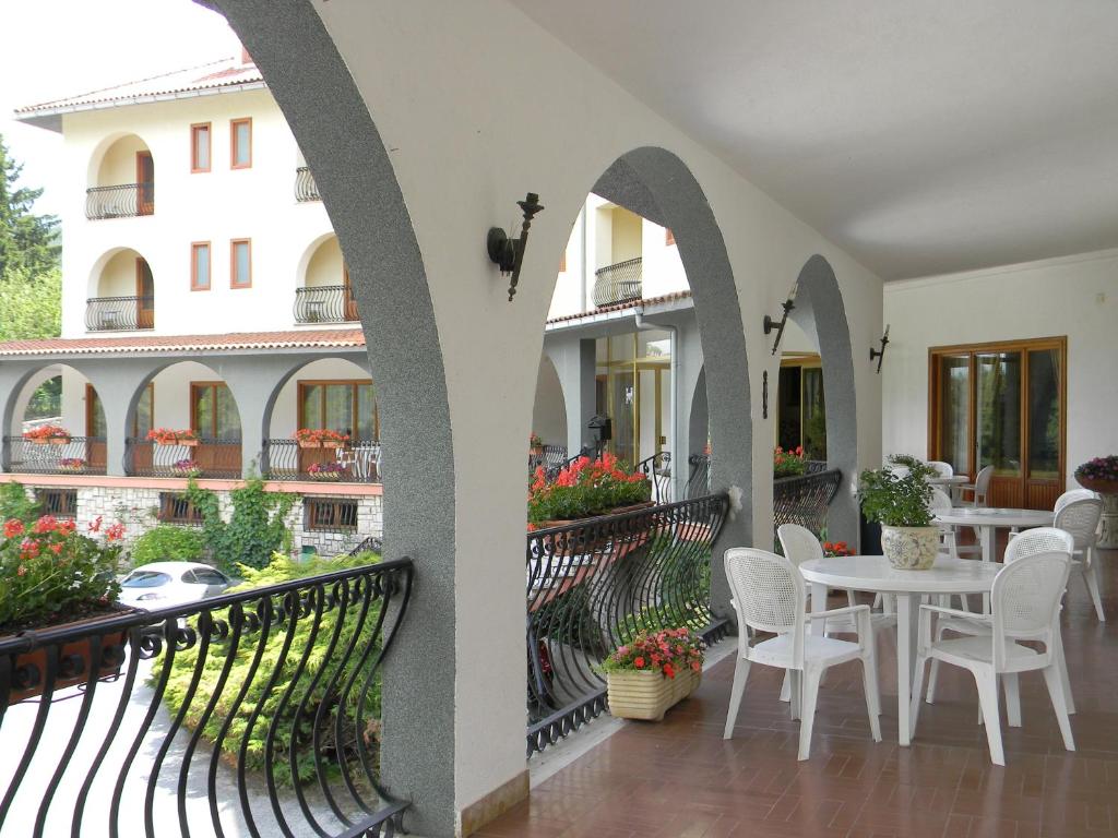 Hotel Valdirose, Civitella Alfedena, Italy - Booking.com