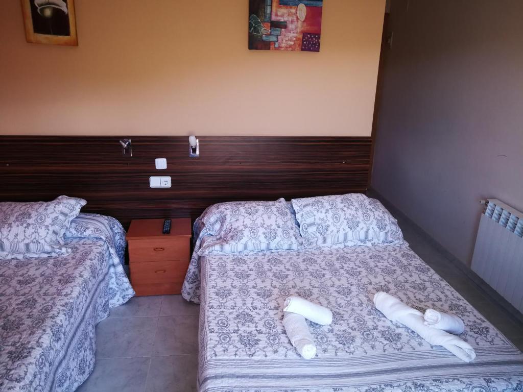Hostal Escarla - Triple Room With Mountain View