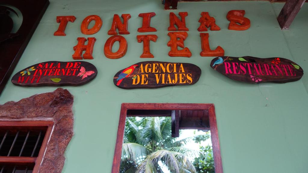 a sign for a hotel on the wall of a building at Toninas Hotel in Puerto Inírida