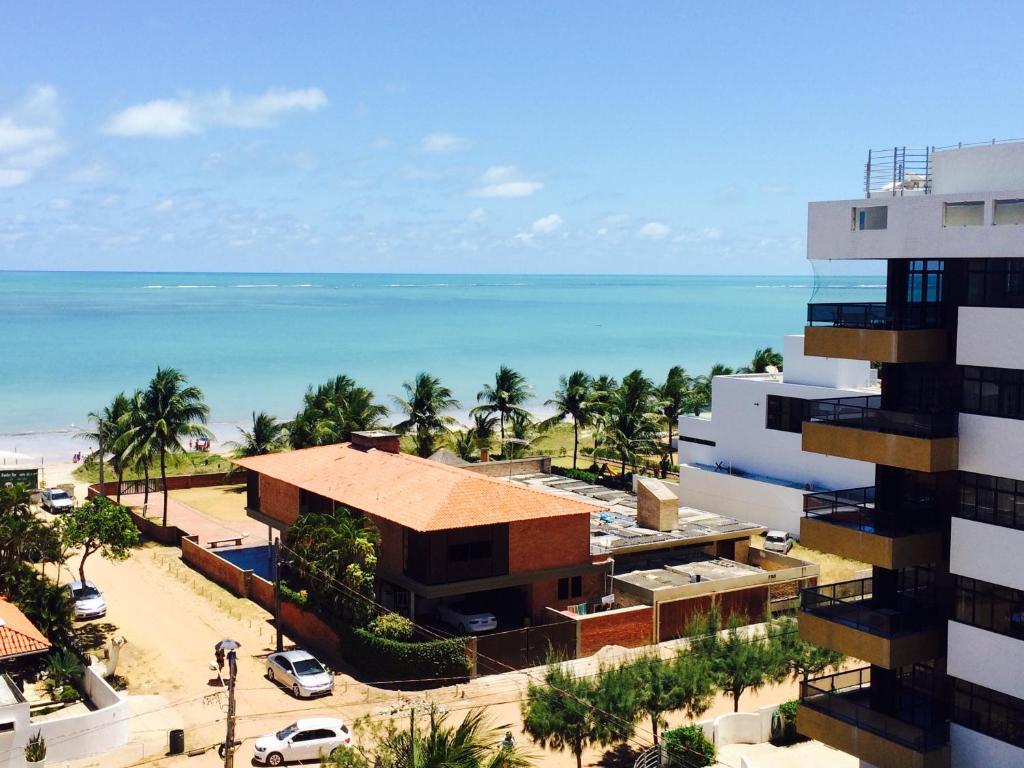 an aerial view of a building and the ocean at Maravilhoso Apartamento - 175 m2 in Cabedelo