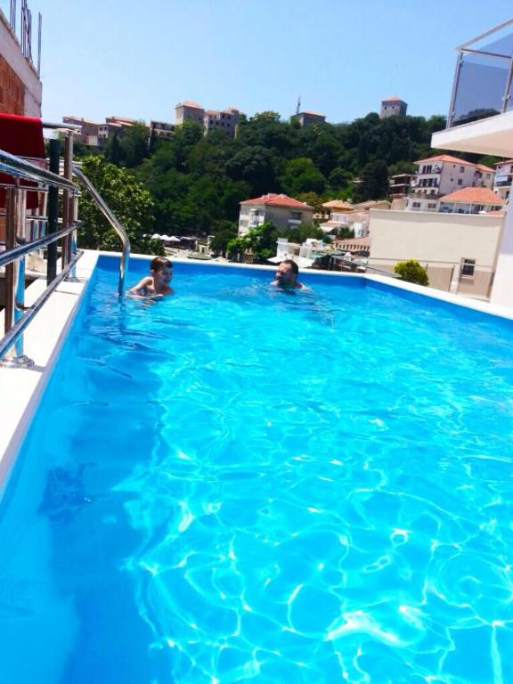 Bazén v ubytování Mala Plaza nebo v jeho okolí