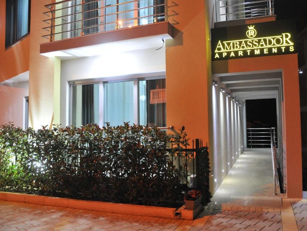 Exteriér alebo vchod do ubytovania Ambassador & Ambassador Lux Apartments