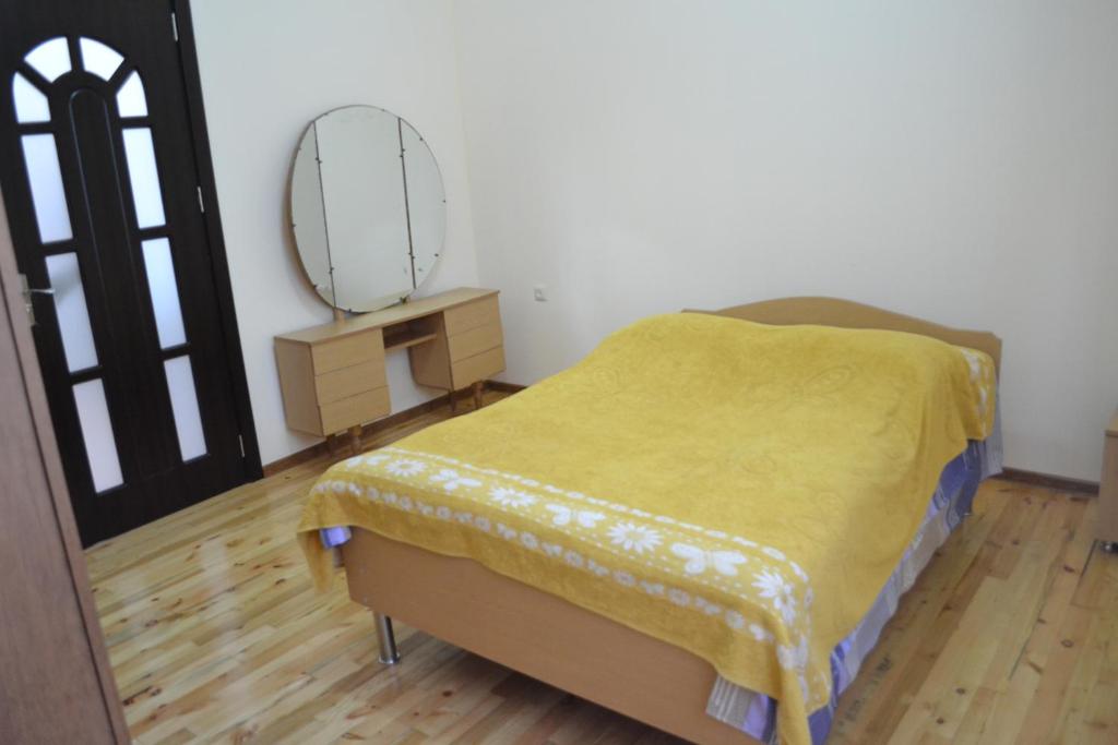 Postel nebo postele na pokoji v ubytování Shalva Apartment