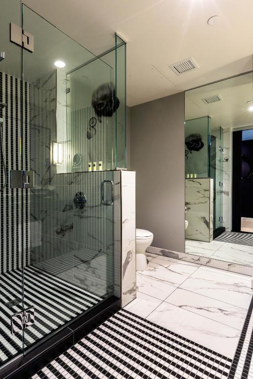 Um banheiro em Hotel Indigo - Los Angeles Downtown by IHG