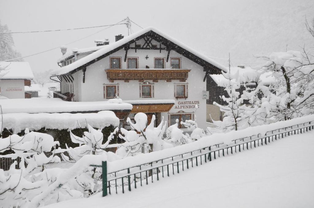 Gasthof Alpenrose v zimě