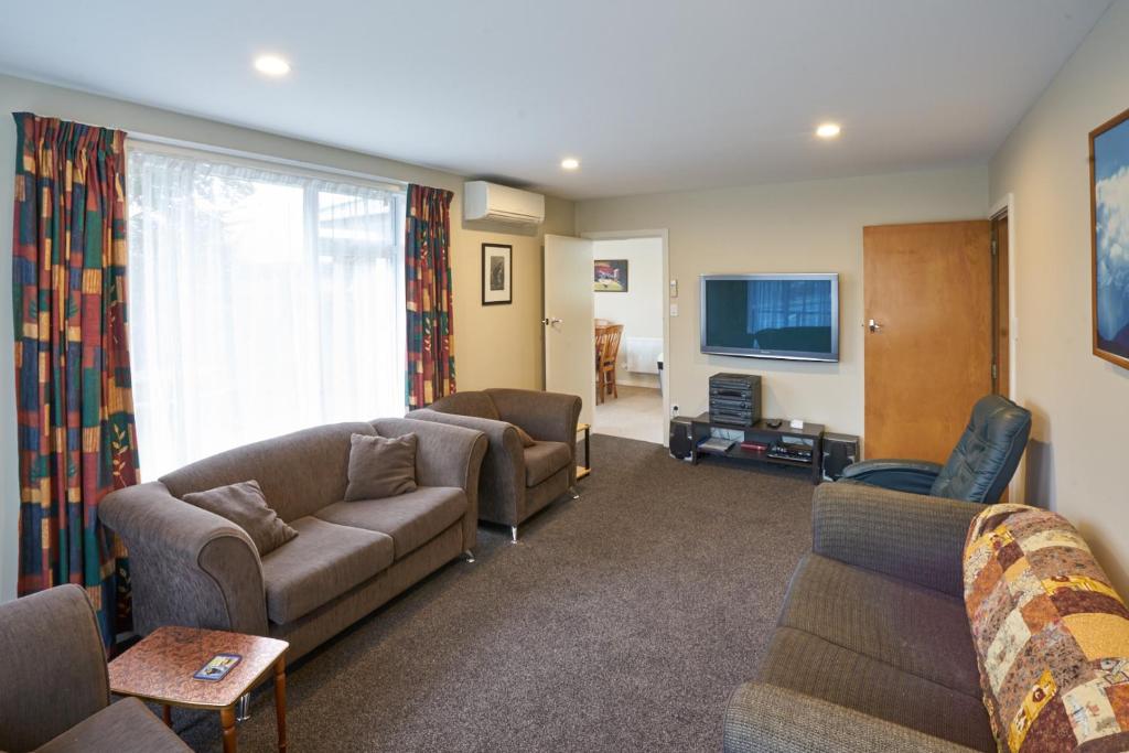 Accommodation Fiordland -The Three Bedroom House at 226A Milford Road - Resim 9