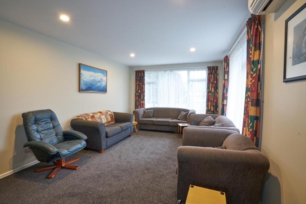 Accommodation Fiordland -The Three Bedroom House at 226A Milford Road - Resim 10