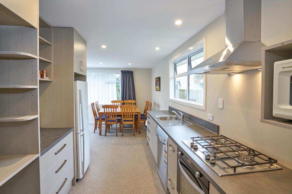 Accommodation Fiordland -The Three Bedroom House at 226A Milford Road - Resim 4
