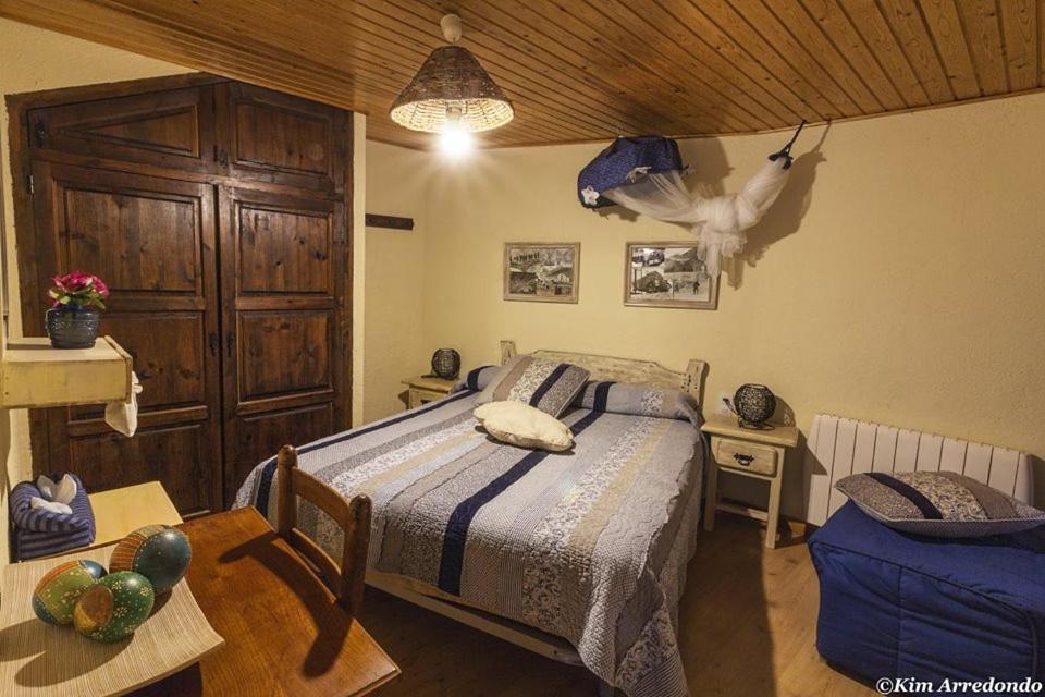 Postel nebo postele na pokoji v ubytování Masia Can Constans