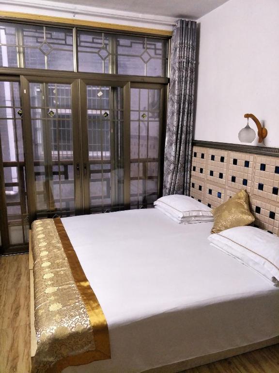 Postel nebo postele na pokoji v ubytování 166 Inn