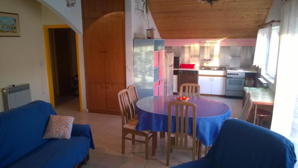 Kuchyň nebo kuchyňský kout v ubytování Svetin Apartments