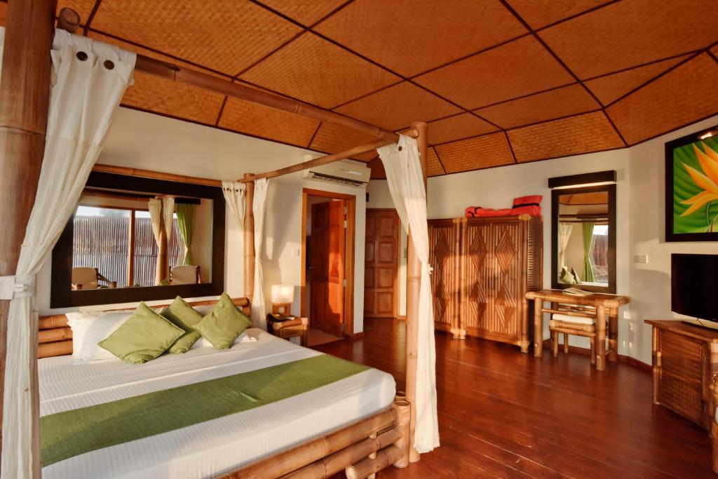 Safari Island Resort & Spa Maldives - View 7