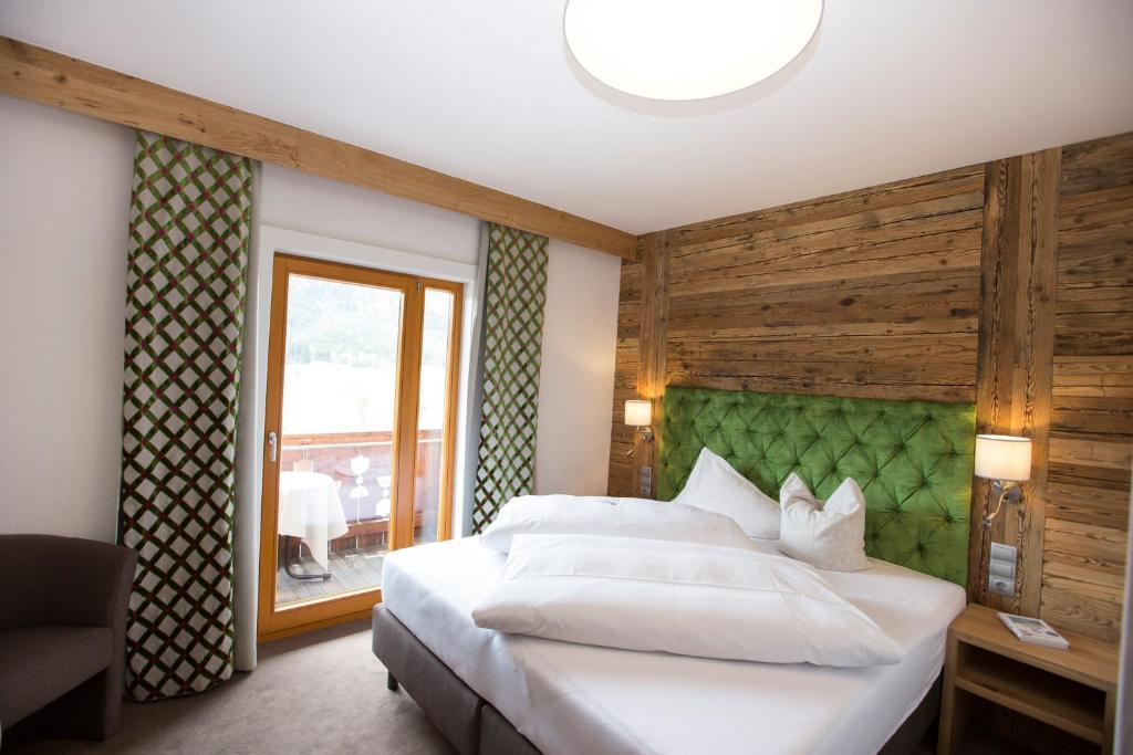 Fotografie z fotogalerie ubytování Hotel zum Weissensee v destinaci Weissensee