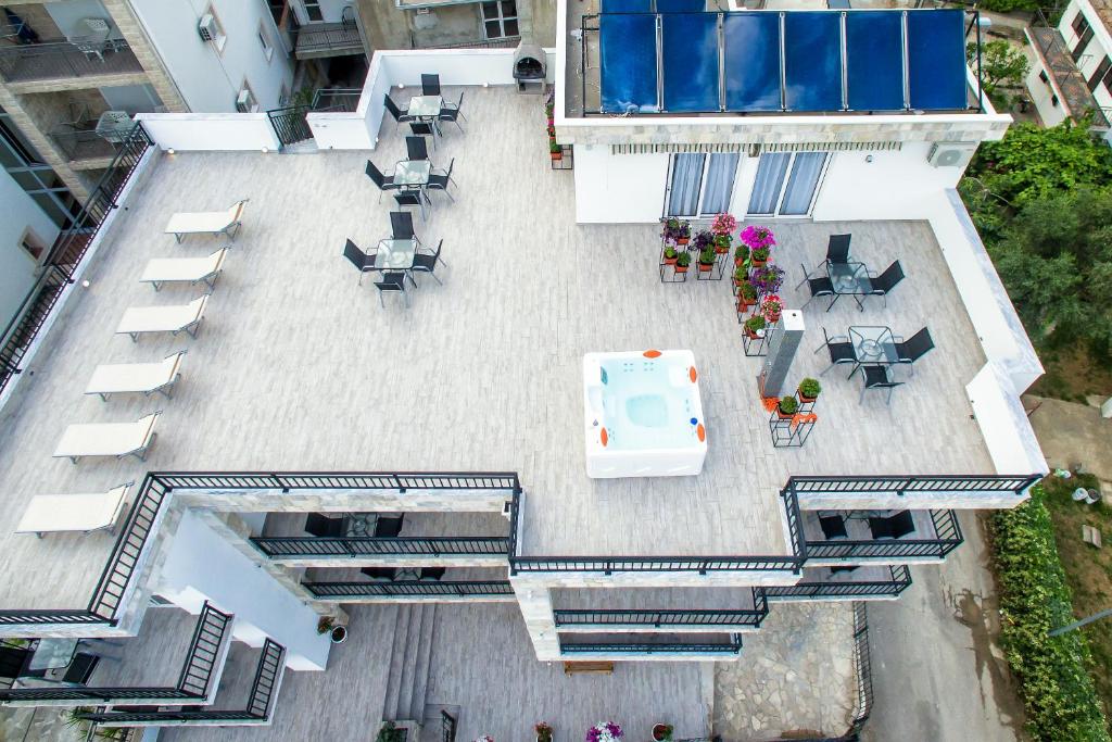 Bazén v ubytování Apartments Sarić nebo v jeho okolí