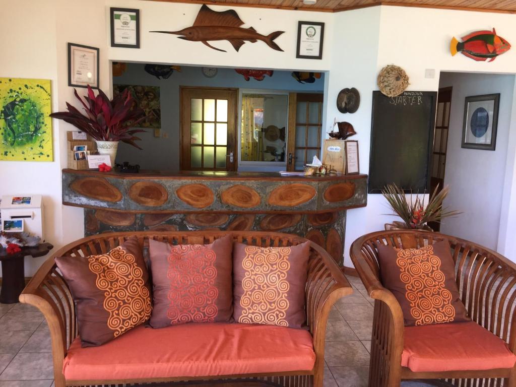 Posezení v ubytování Chalets Cote Mer