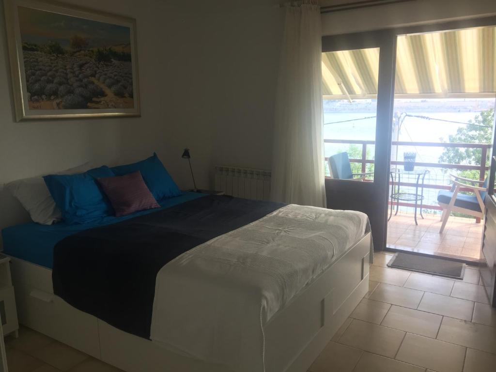 Posteľ alebo postele v izbe v ubytovaní Apartman Cvenkica